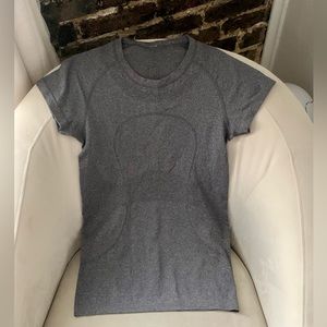Size 6 Lululemon Swiftly Tech Short Sleeve